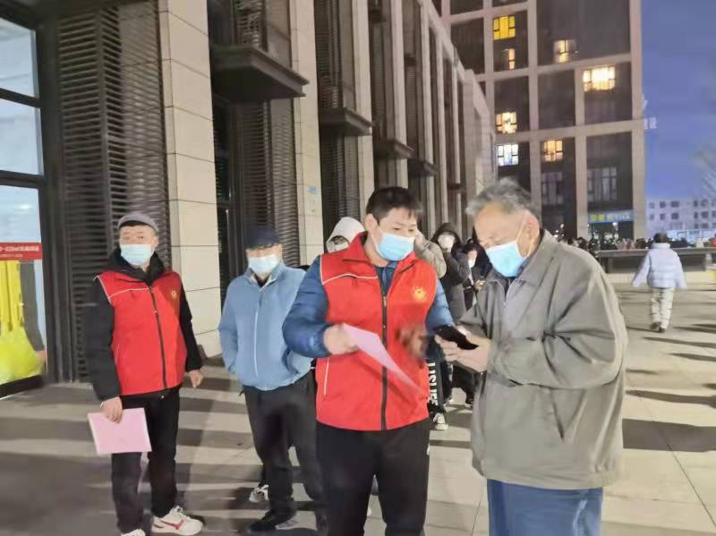 郑州社区科普大学金水分校开设“智能手机课程”助力老人核酸检测
